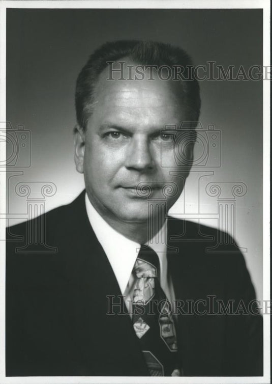 1976 Press Photo Robert V. Farr of Expediter Systems Incorporated - abna30515 - Historic Images