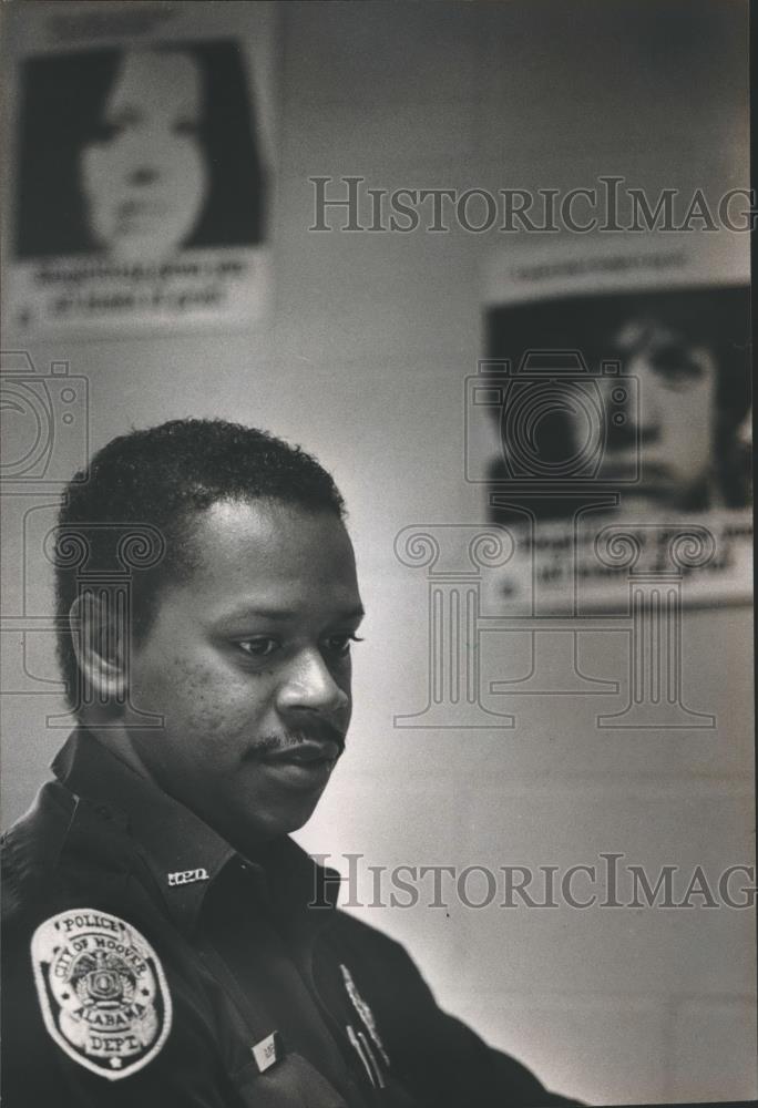 1983 Press Photo Raymond Glover of Hoover Police Department with Counseling - Historic Images