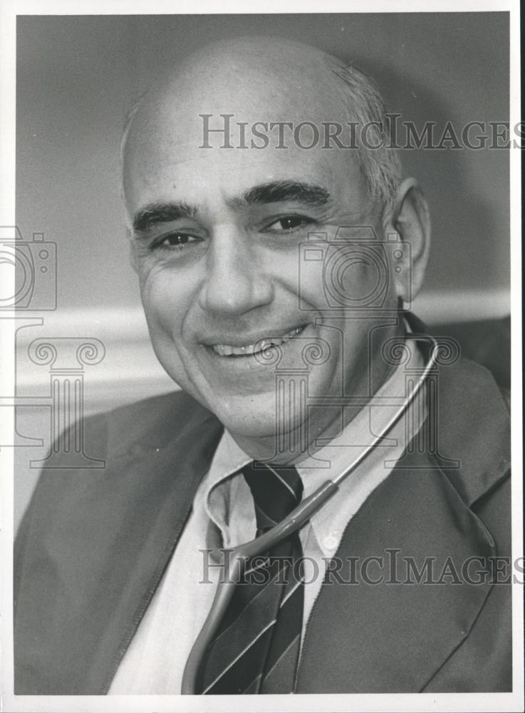 1989 Press Photo Doctor Milton Goldfarb, Eye, Nose and Throat Specialist - Historic Images