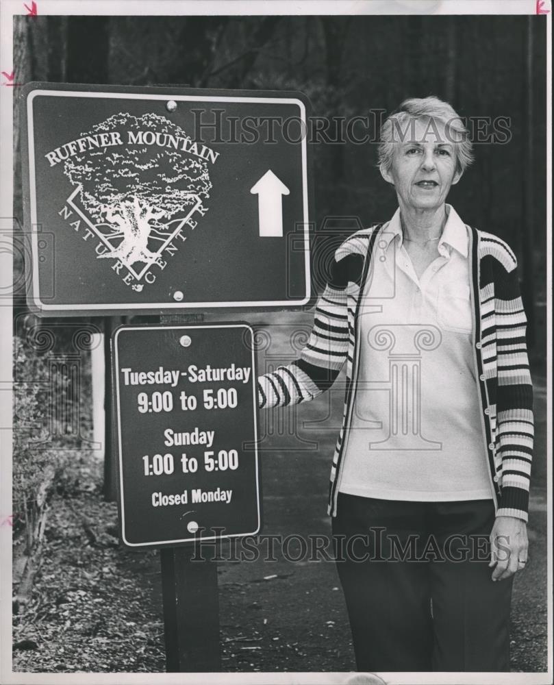 1990 Press Photo Marian Harnach, volunteer at Ruffner Mountain, Alabama - Historic Images