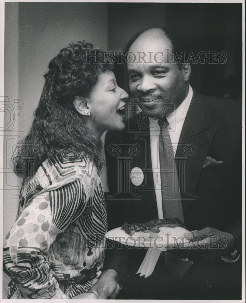 1990 Press Photo Betty Clinton and Jeff Germany with Food Plate - abna31177 - Historic Images