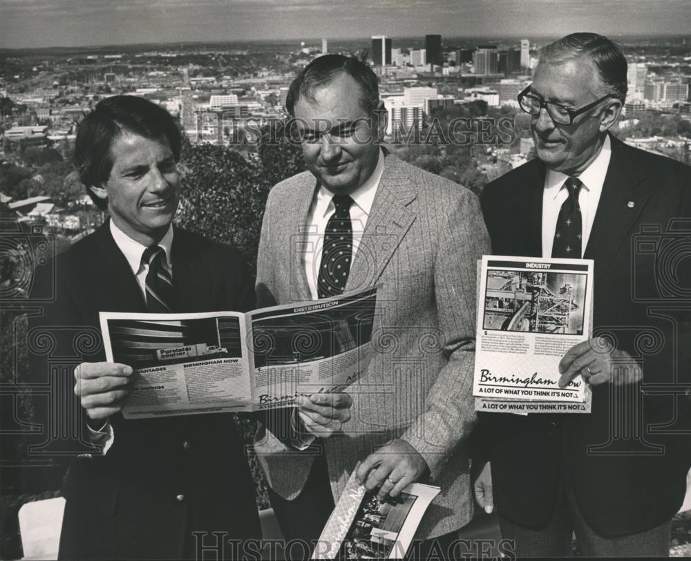 1983 Press Photo W. Gillis, C. Baker, J. Williamson Check Fliers, Alabama - Historic Images