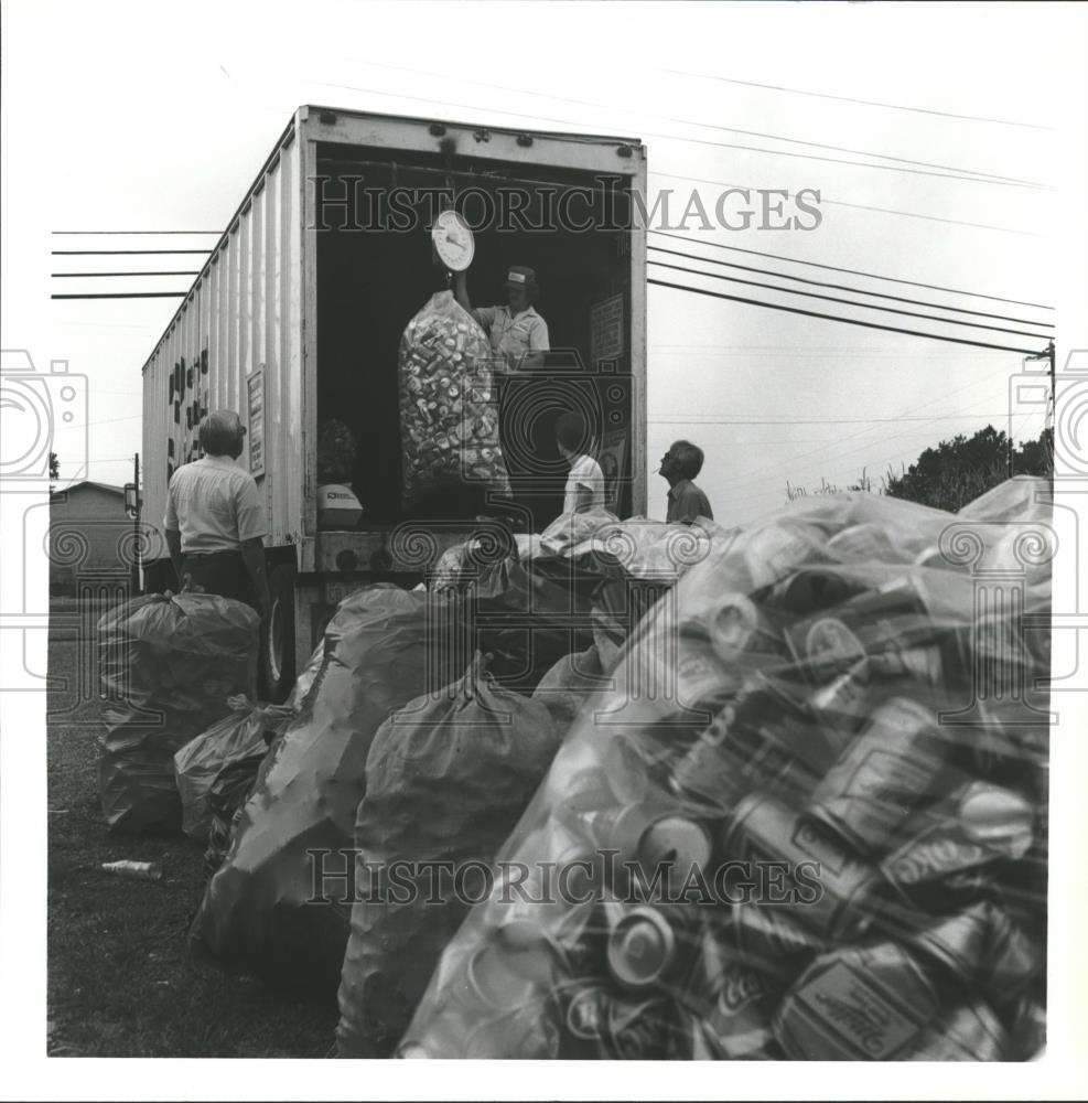 1980 Press Photo Cans Collected to Buy Fire Truck, Geraldine, Alabama - Historic Images