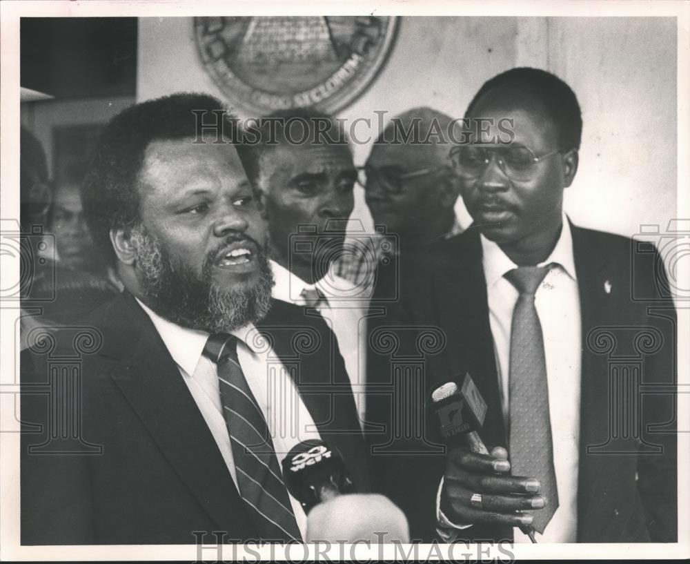 1985 Press Photo Gordon and Daniels face 33 counts of voting fraud, Green County - Historic Images