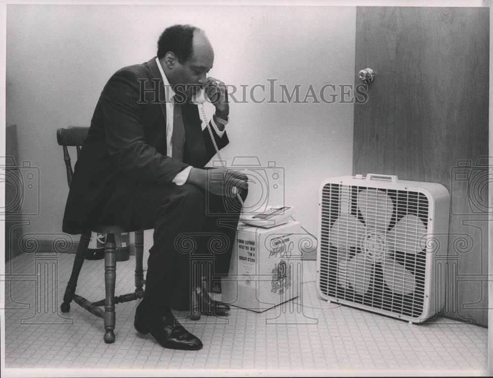 1990 Press Photo Jeff Germany on phone at Richard Allen Center, Alabama - Historic Images