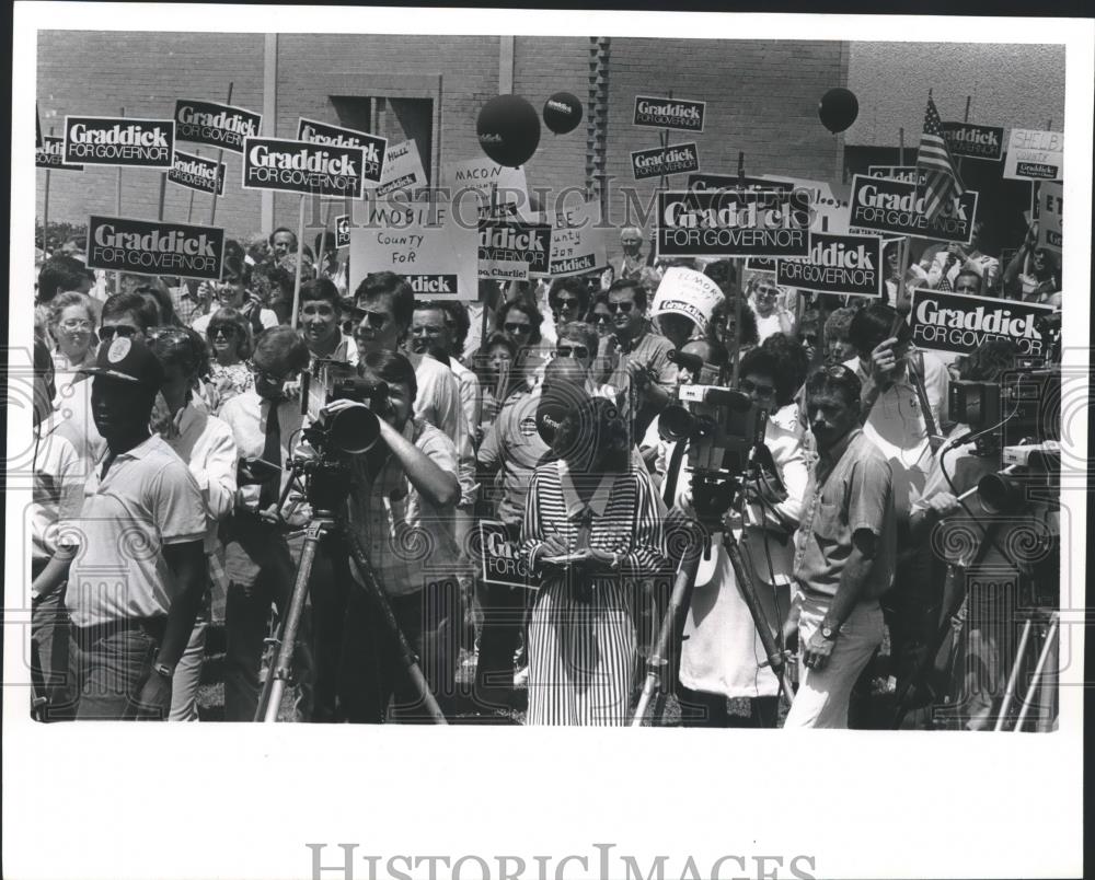 1986 Press Photo press &amp; people at Charles Graddick Rally in Montgomery, Alabama - Historic Images