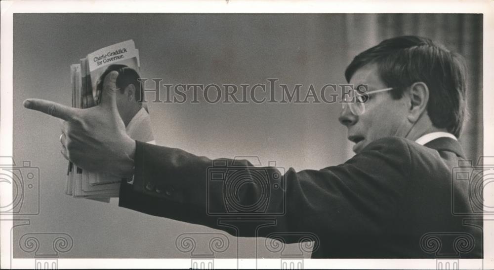 1986 Press Photo Charles Graddick, Alabama Attorney General, Campaigning - Historic Images