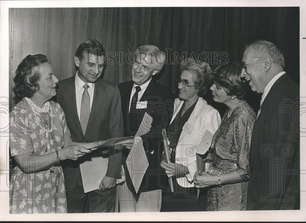 1985 Press Photo Lorna Rosbottom &amp; others, genealogy meeting, Samford University - Historic Images