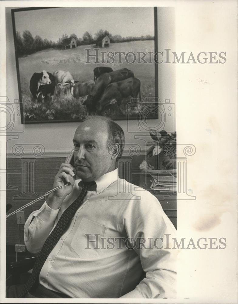 1989 Press Photo Montgomery businessman Horace Horn makes phone call - abna31714 - Historic Images