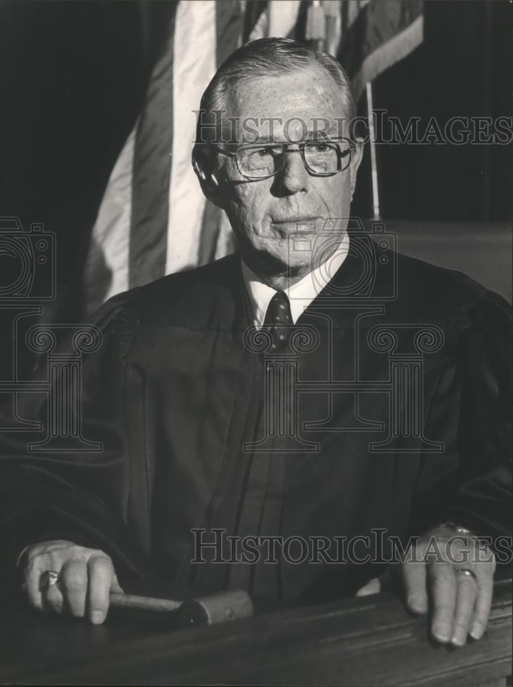 1982 Press Photo Judge Claude Hughes, Jefferson County Judge - abna31848 - Historic Images