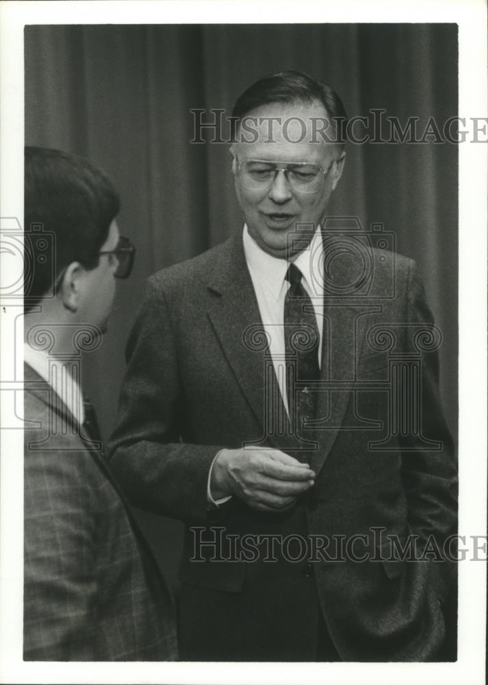 1987 Press Photo Doctor William E. Hull, Provost, Samford University - abna31877 - Historic Images