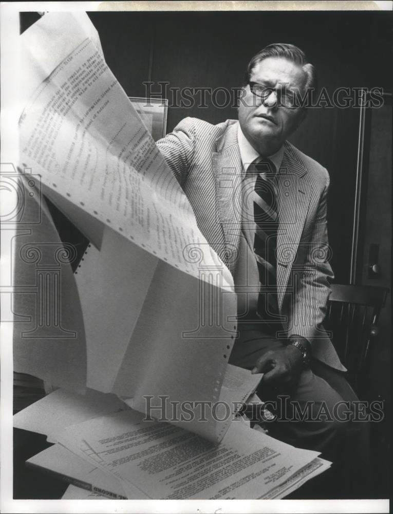 1977 Press Photo Doctor S. Richardson Hill, University of Alabama, Birmingham - Historic Images