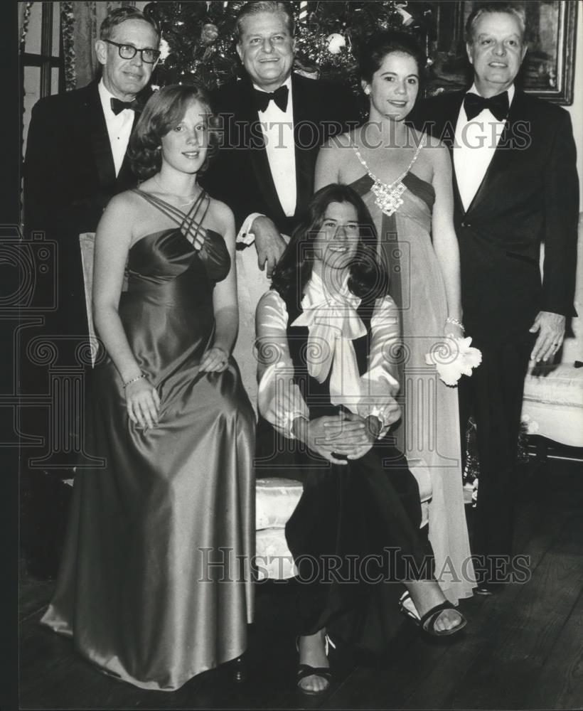 1978 Press Photo Doctor and Mrs. Richardson Hill with Others at Christmas Dance - Historic Images