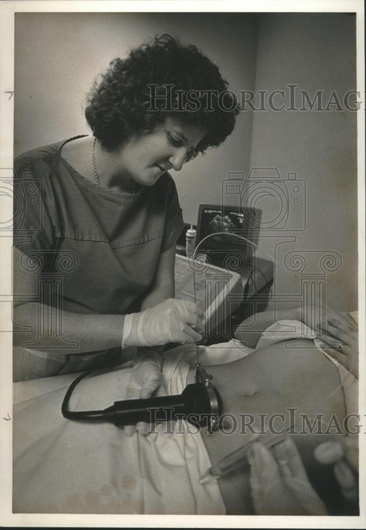 1985 Press Photo Doctor Kathryn Honea, Infertility specialist, Alabama - Historic Images