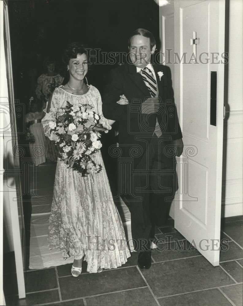1979 Press Photo Governor Fob James escorts Maid of honor at Wedding - abna32032 - Historic Images