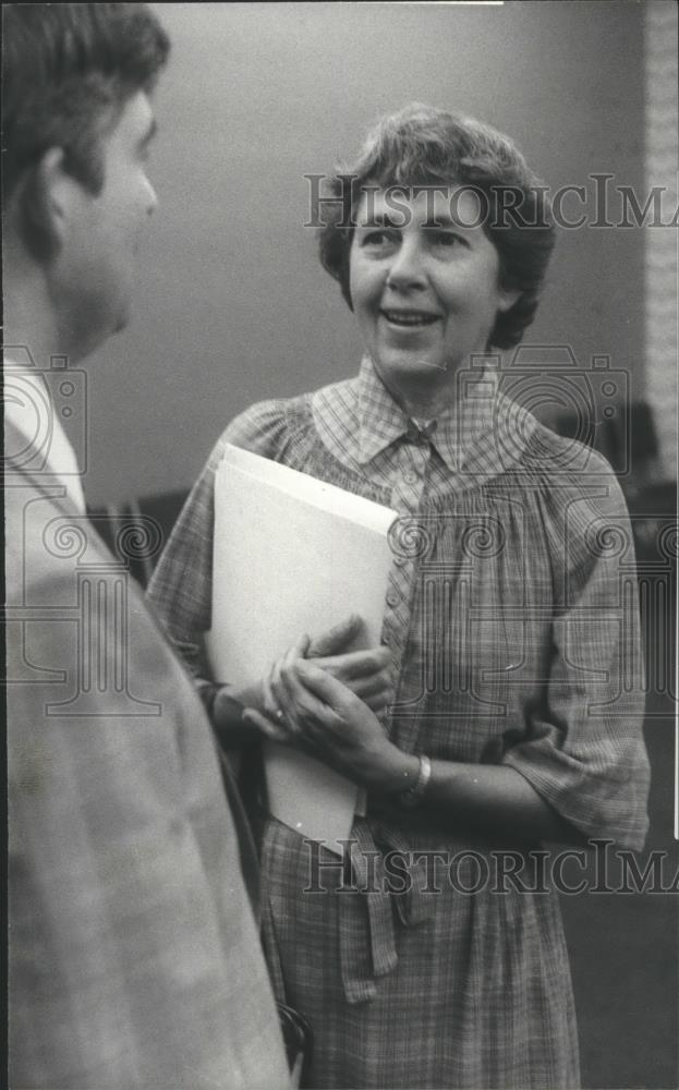 1980 Press Photo Doctor Sara Hudson, Auburn University with Other - abna32132 - Historic Images