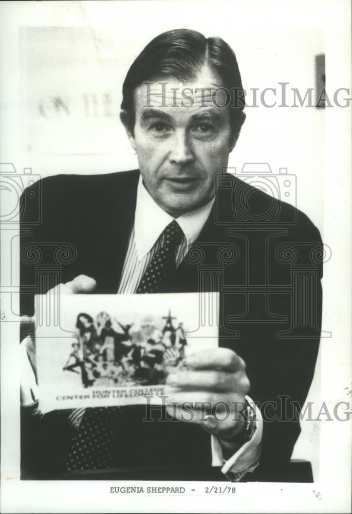 1978 Press Photo Richard Huber holds a brochure from Hunter College - abna32147 - Historic Images