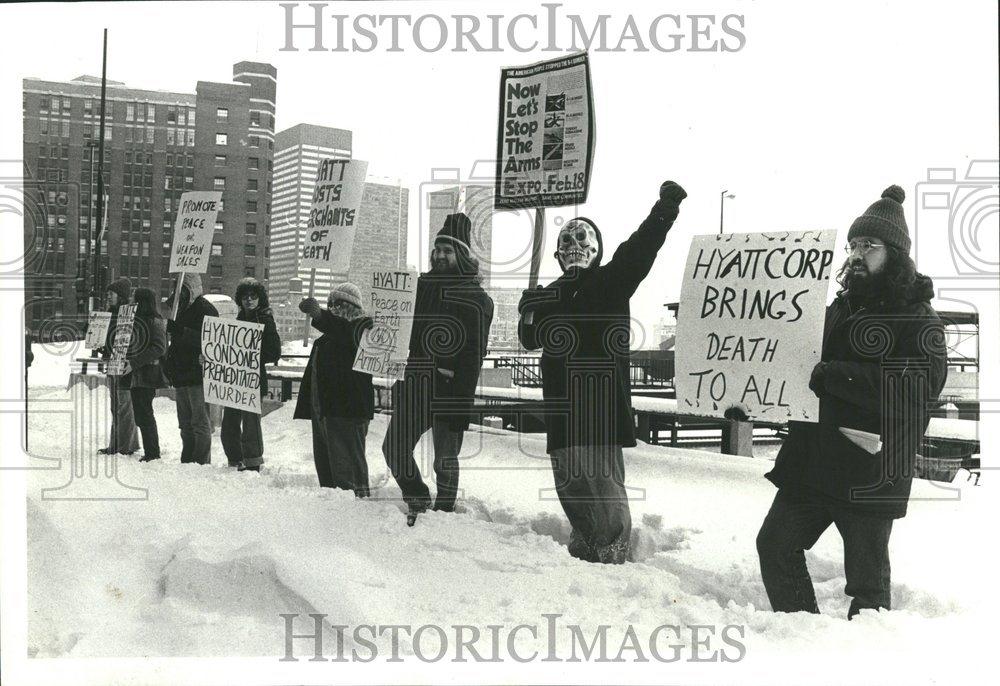 1979 Press Photo Hyatt Corporation Hotel pickets Perry - RRV40935 - Historic Images