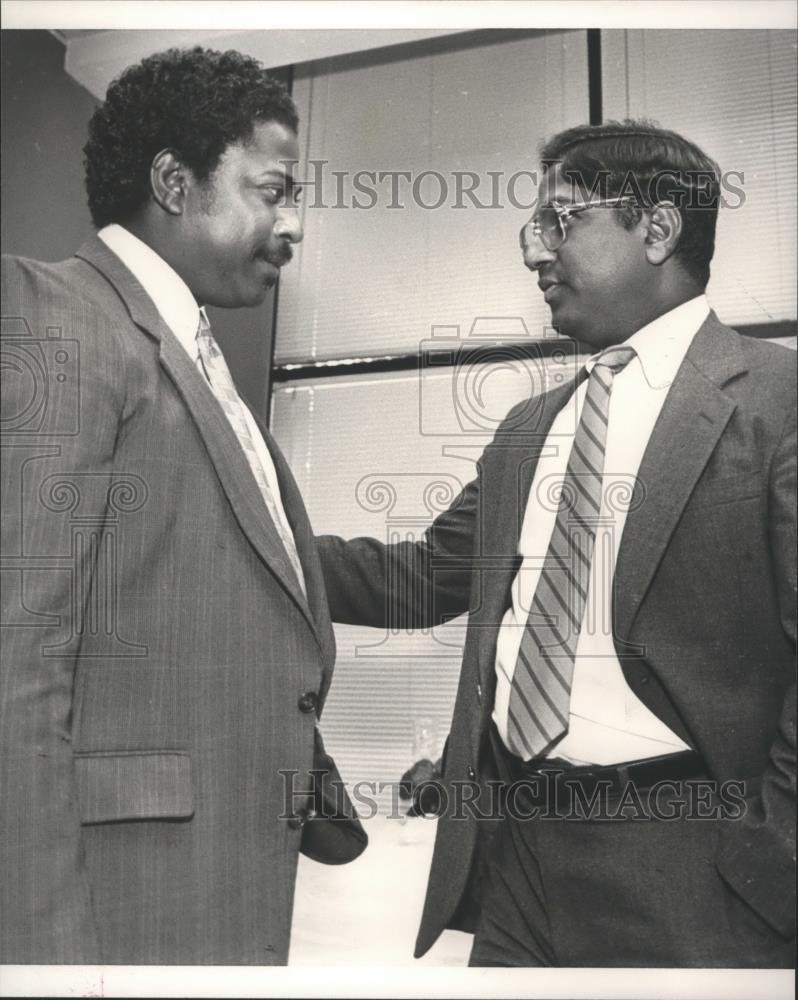 1990 Press Photo Edward Jagnandan, right, says goodbye to co-worker, Jimmy Lacey - Historic Images