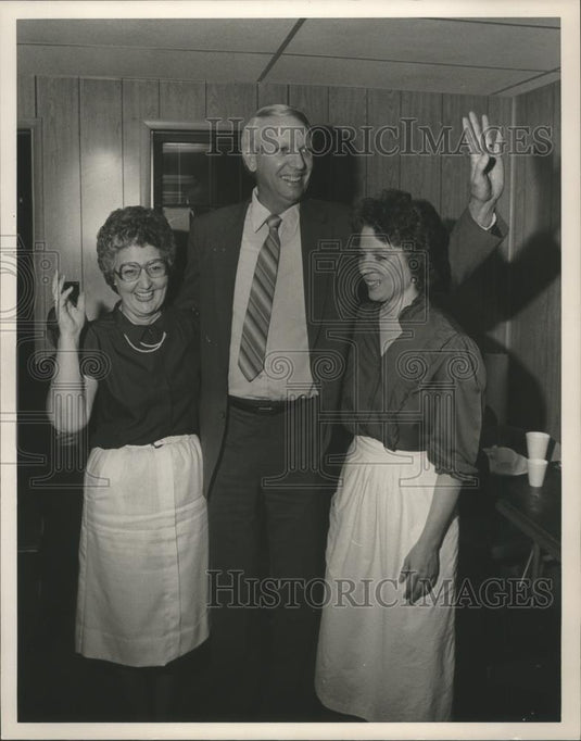 Press Photo Guy Hunt with his wife Helen and daughter Lynn Gaddis - abna32414 - Historic Images