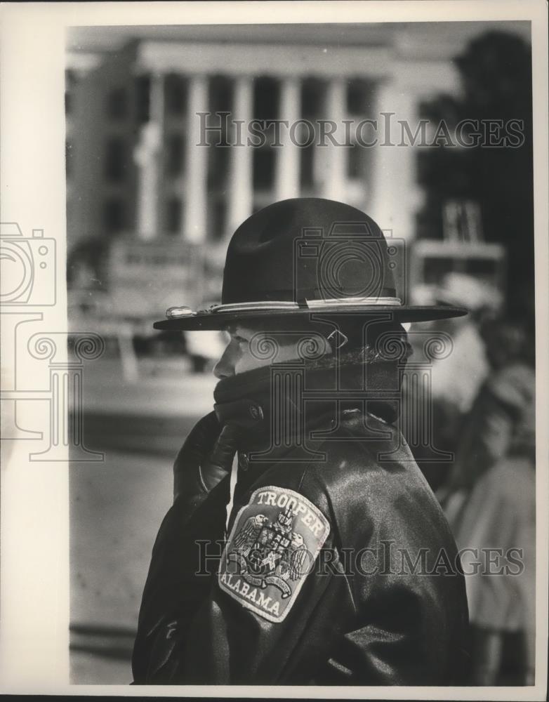 1987 Press Photo Alabama Trooper Lynn Elliott - cold duty - Chambers County - Historic Images