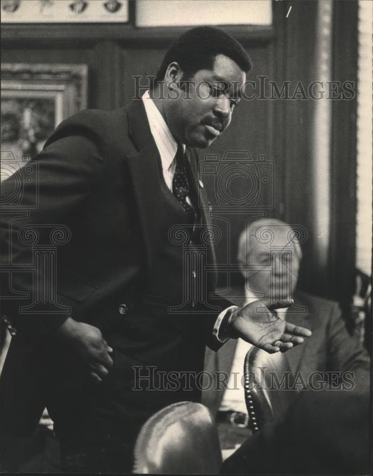 1983 Press Photo Earl Hilliard, District 20 with unidentified person, Alabama - Historic Images