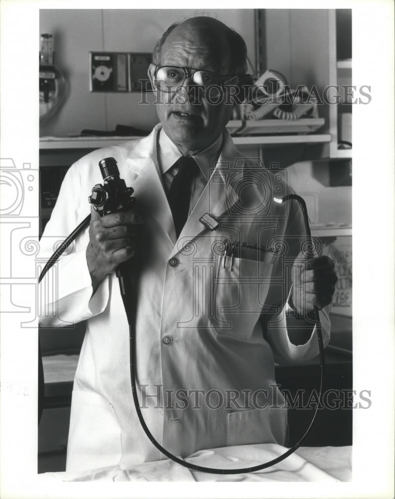 1987 Press Photo UAB physician Dr. Basid Hirschowitz with fiberscope - abna32623 - Historic Images