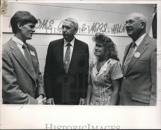 1988 Press Photo Alabama Governor Guy Hunt and others at party - abna32641 - Historic Images