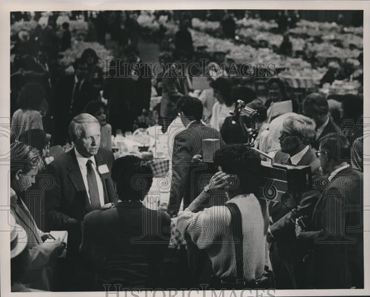 1986 Press Photo Alabama Governor-Elect Guy Hunt at Tourist Trade Show - Historic Images