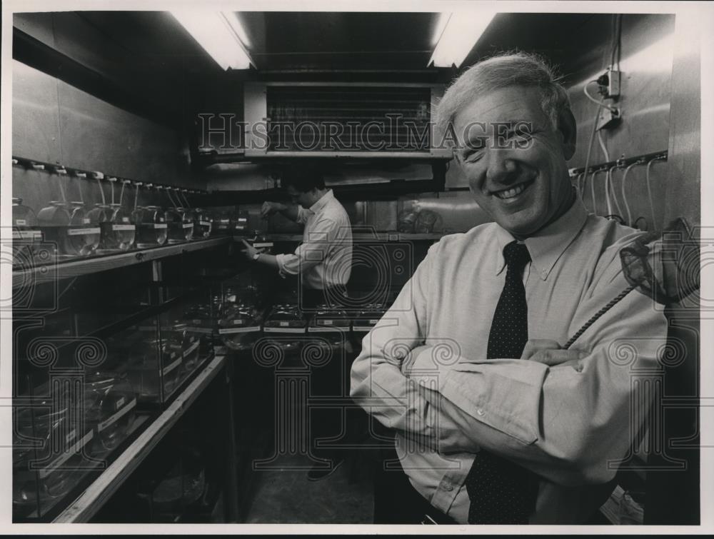 1987 Press Photo Dr. Mike Howell and Graduate Student Gavin Norris - abna32675 - Historic Images