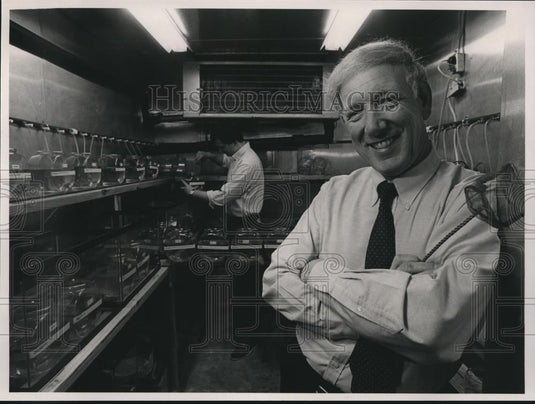 1987 Press Photo Dr. Mike Howell and Graduate Student Gavin Norris - abna32675 - Historic Images