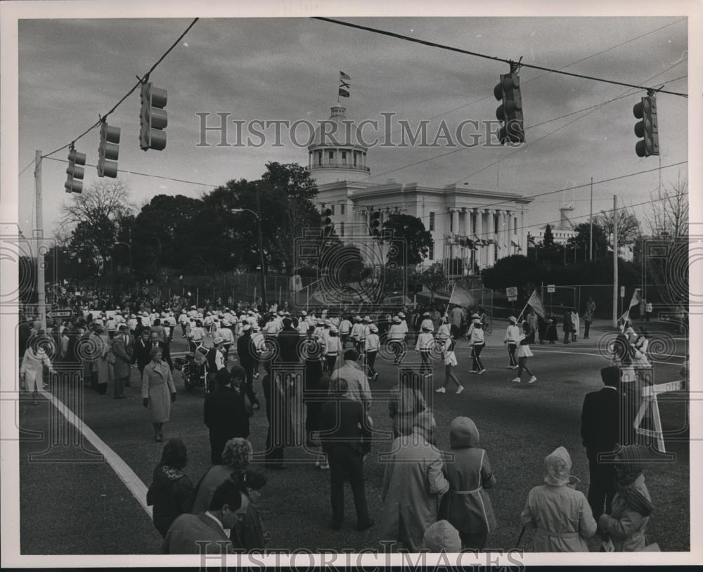 Press Photo Guy Hunt Inauguration Parade with Holy Pond School Band - abna32799 - Historic Images