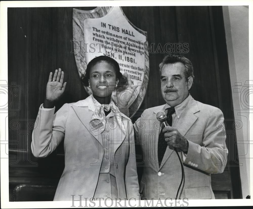 1979 Press Photo Alabama Politician Yvonne Kennedy Sworn In by Mr. Corkendale - Historic Images