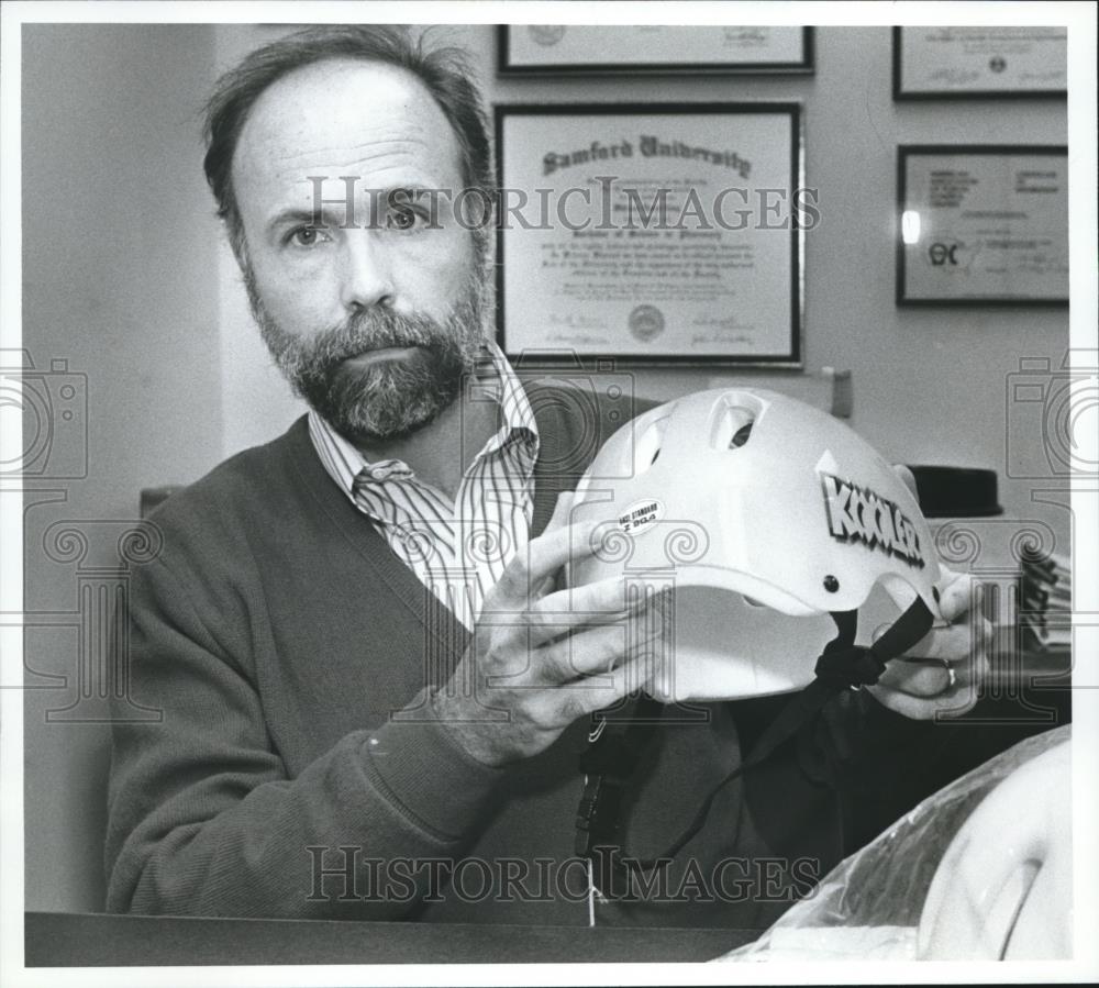 Press Photo Children&#39;s Hospital Child Safety Bill King Shows Helmet, Alabama - Historic Images