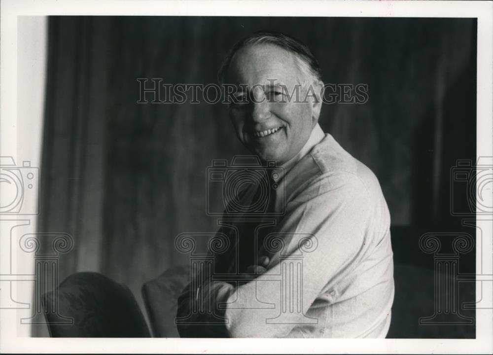 1988 Press Photo James W. Kinnear, President and CEO of Texaco, Incorporated - Historic Images