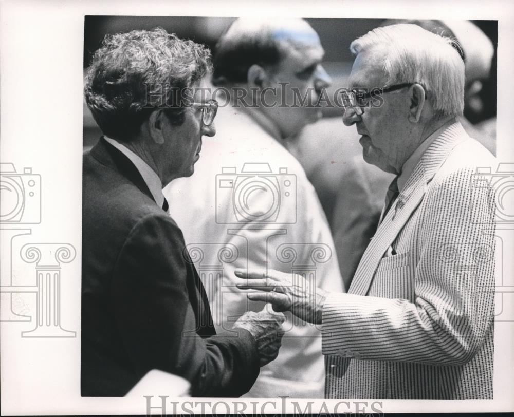 Press Photo House Member G. J. Higgbotham and Goodwin converse during session - Historic Images