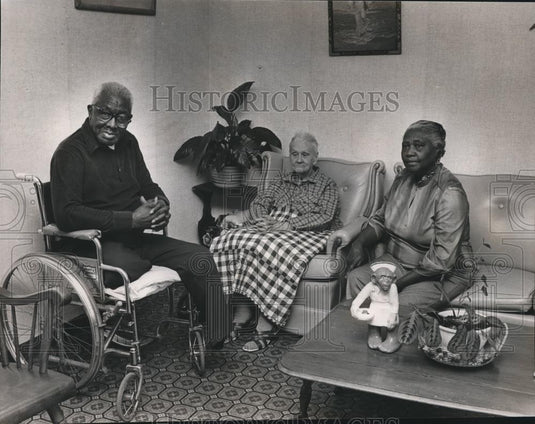 1984 Press Photo Ruby Hill, Far Right, Meets With Nursing Home Patients, Alabama - Historic Images