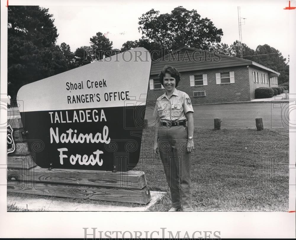 1990 Press Photo Marisue Hilliard, District Ranger of Talladega National Forest - Historic Images