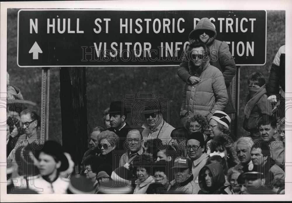 1987 Press Photo Parade Spectators, Montgomery, Alabama - abna32964 - Historic Images