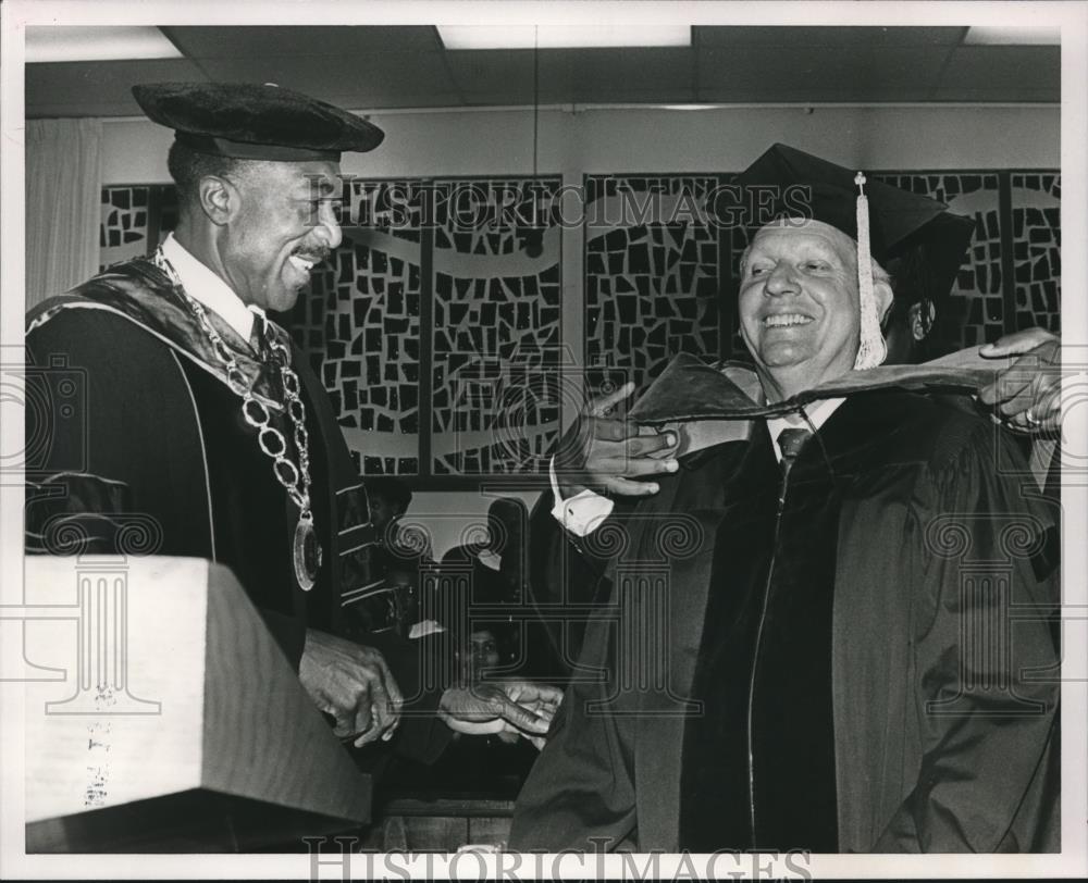 1989 Press Photo Governor Guy Hunt receives degree from President Leroy Johnson - Historic Images