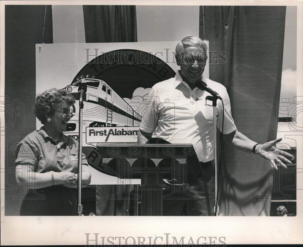 Press Photo Alabama Reunion Mrs. and Governor Guy Hunt - abna33008 - Historic Images