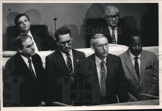 1987 Press Photo Alabama Governor Guy Hunt with GOP members of House, Senate - Historic Images