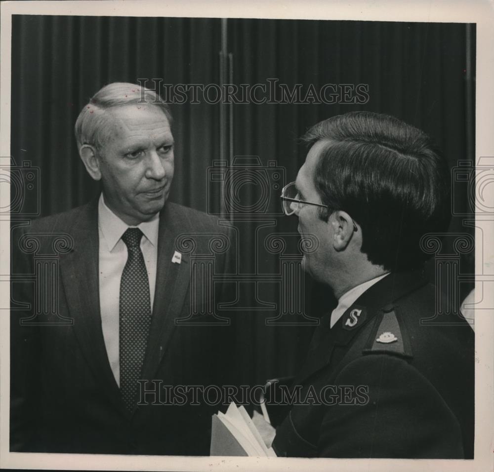 1987 Press Photo Alabama Governor Guy Hunt and Major David Jones - abna33026 - Historic Images