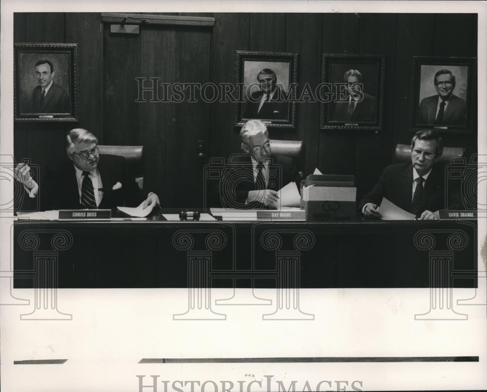 Press Photo Jefferson County Commission meeting, Chriss Doss, Ray Moore, Other - Historic Images