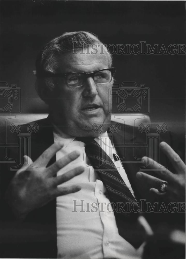 1984 Press Photo Doctor William Burkett, Educator, Interview for Superintendent - Historic Images