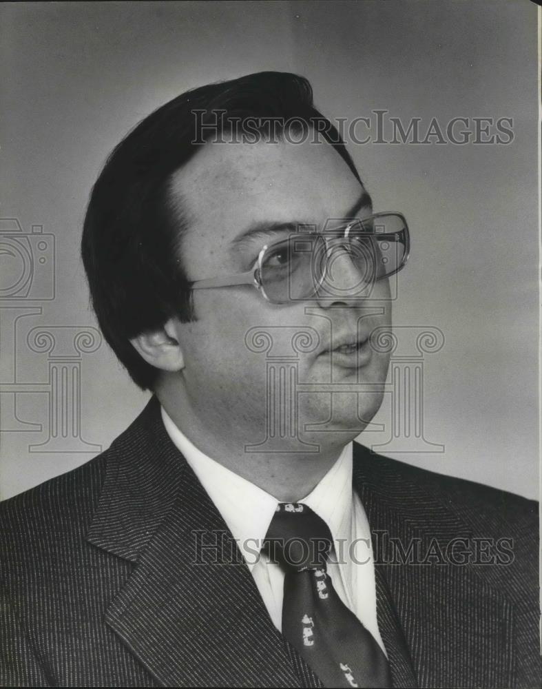 1977 Press Photo Vincent Low, Attorney - abna33233 - Historic Images