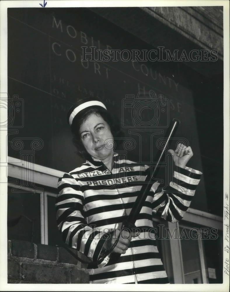 1982 Press Photo Lillian Jackson&#39;s March against Crime in Costume at Court House - Historic Images