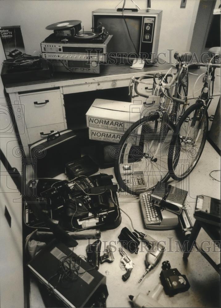 1980 Press Photo Stolen Goods found in House with Narcotics Bust in Alabama - Historic Images