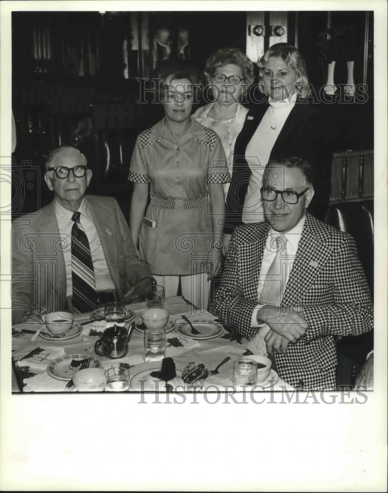 1979 Press Photo Waitresses Bessie Lloyd, Lucy Schultz and Mary Green host Event - Historic Images