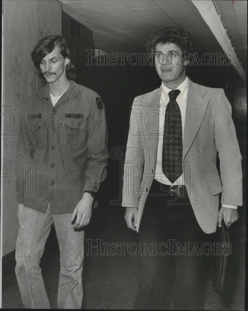 1977 Press Photo Attorney Bill Kominos with Other - abna33330 - Historic Images